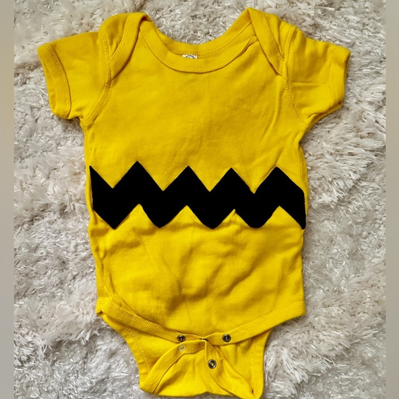 Charlie Brown Halloween Constume - Picture 1 of 6